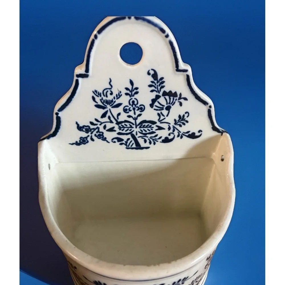 Vtg Blue White Delft Style Wall Mount Salt Box Ceramic Salt Cellar Kitchen Decor